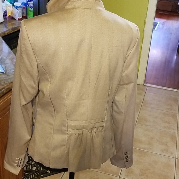 Blazer - Picture 2 of 4